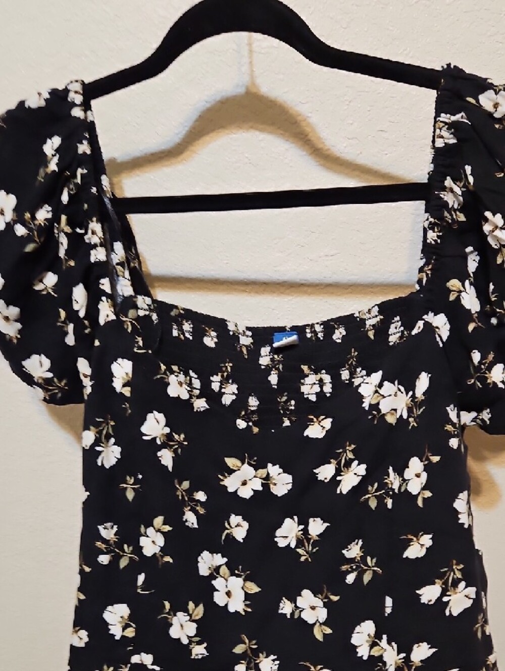 Old Navy Black Maxi Dress with White Floral Pattern - Picture 4 of 10